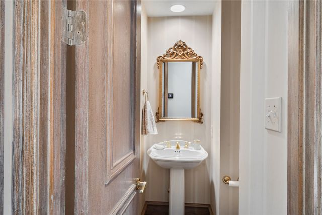 7 Knightwood Court, Dallas, TX 75225