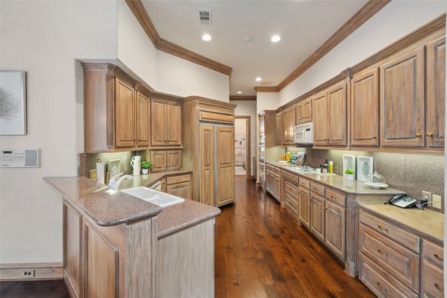7 Knightwood Court, Dallas, TX 75225