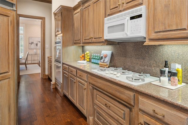 7 Knightwood Court, Dallas, TX 75225