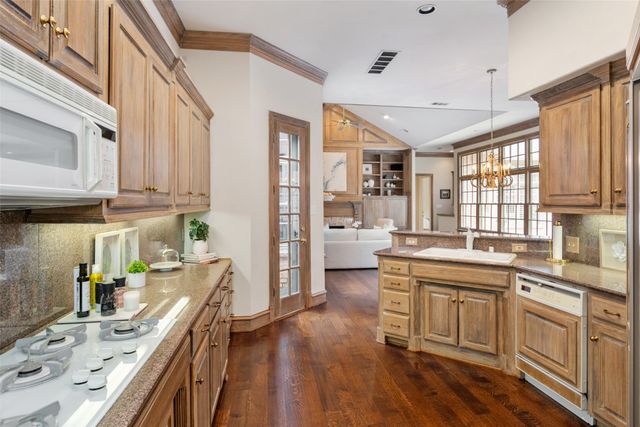 7 Knightwood Court, Dallas, TX 75225