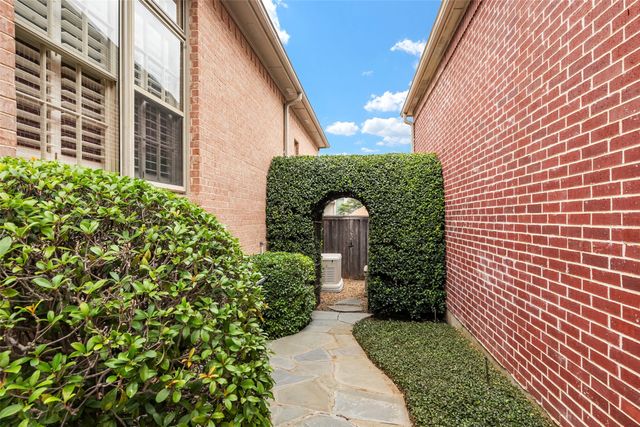 7 Knightwood Court, Dallas, TX 75225