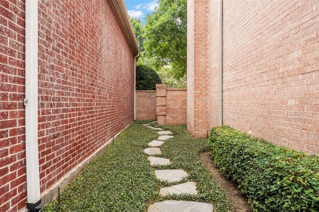 7 Knightwood Court, Dallas, TX 75225