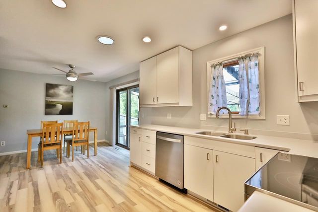 2613 Cochise Trail, Fitchburg, WI 53711