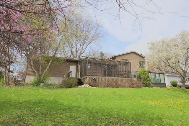 2613 Cochise Trail, Fitchburg, WI 53711