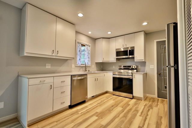 2613 Cochise Trail, Fitchburg, WI 53711