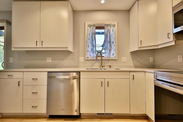 2613 Cochise Trail, Fitchburg, WI 53711