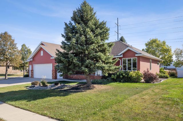 631 15th Avenue E, West Fargo, ND 58078