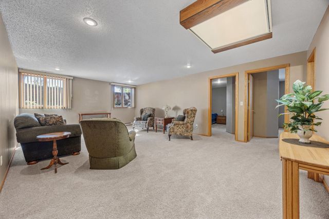 631 15th Avenue E, West Fargo, ND 58078