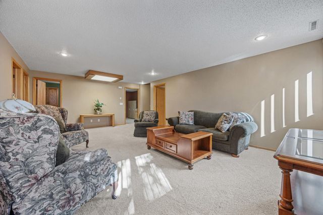 631 15th Avenue E, West Fargo, ND 58078