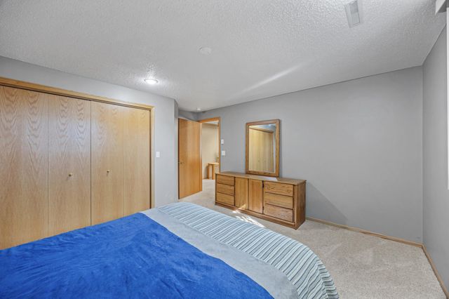 631 15th Avenue E, West Fargo, ND 58078