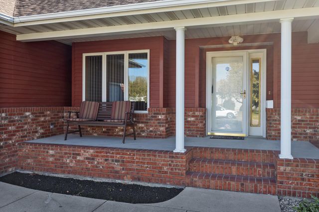 631 15th Avenue E, West Fargo, ND 58078