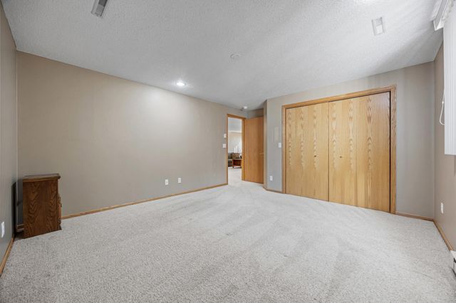 631 15th Avenue E, West Fargo, ND 58078