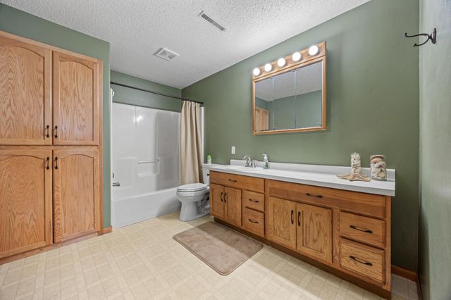 631 15th Avenue E, West Fargo, ND 58078