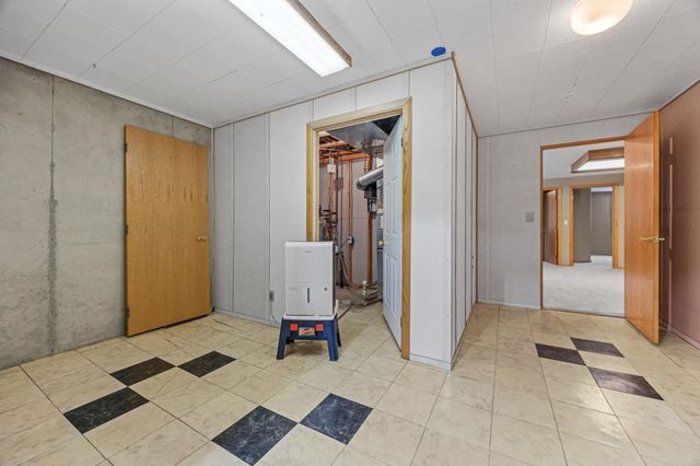 631 15th Avenue E, West Fargo, ND 58078