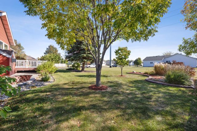 631 15th Avenue E, West Fargo, ND 58078