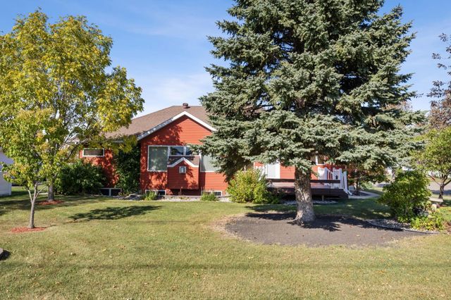 631 15th Avenue E, West Fargo, ND 58078