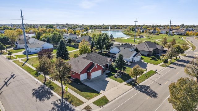 631 15th Avenue E, West Fargo, ND 58078