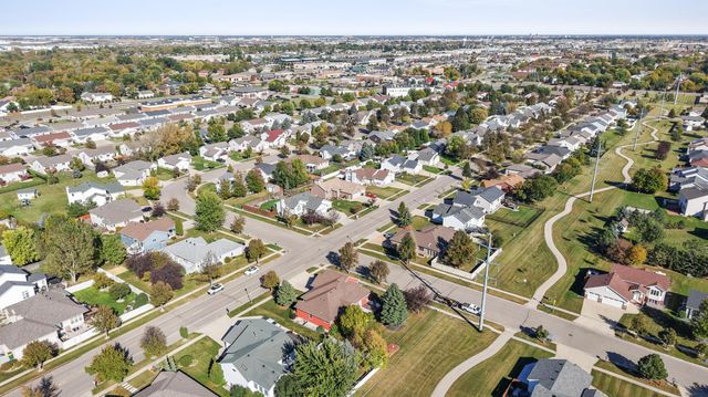 631 15th Avenue E, West Fargo, ND 58078