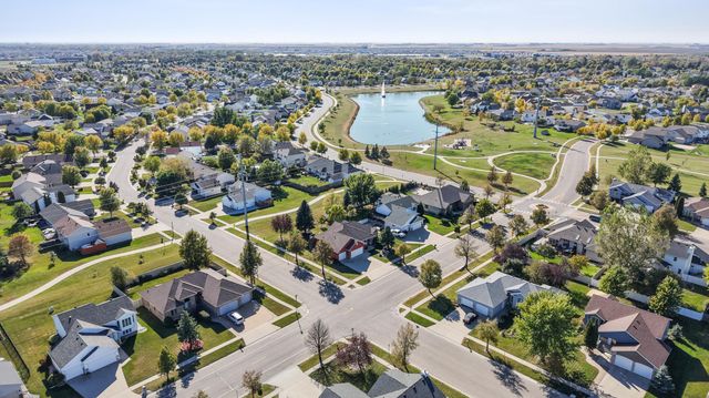 631 15th Avenue E, West Fargo, ND 58078