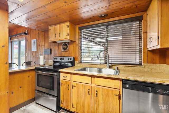 29851 N Lower Valley Road, Tehachapi, CA 93561
