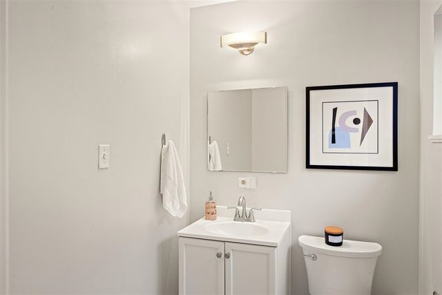 225 225 Chadbourne Way, Oakland, CA 94619