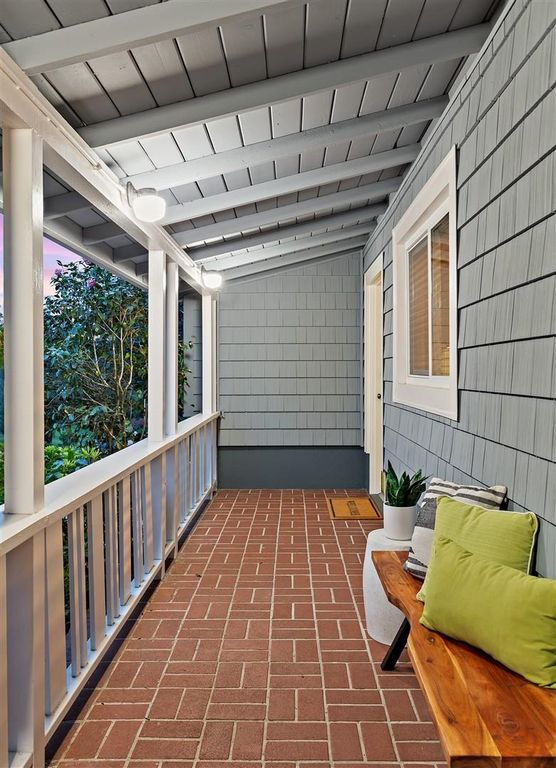 Image 3 of property listing at 225 225 Chadbourne Way, Oakland, CA 94619