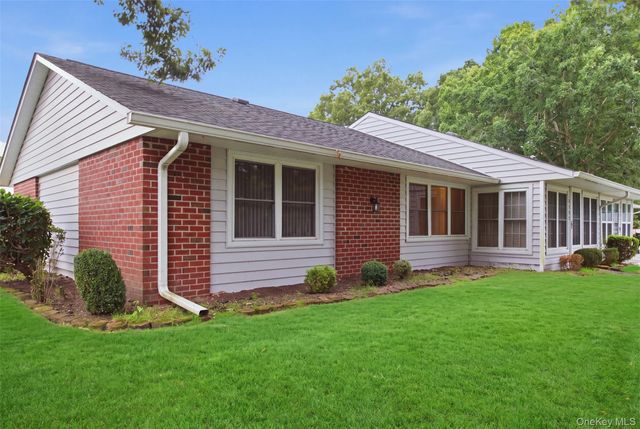238 Blackpool Court A, Ridge, NY 11961