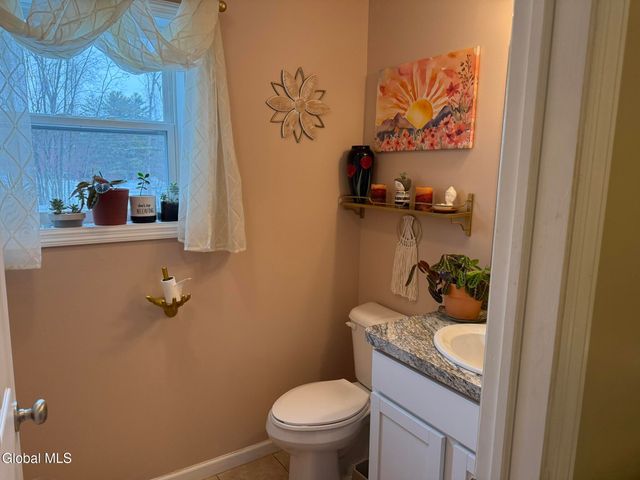 6 Feeder Bend, Glens Falls, NY 12801