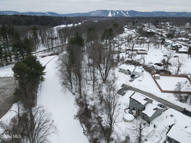 6 Feeder Bend, Glens Falls, NY 12801