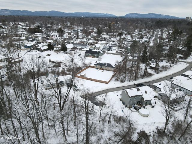 6 Feeder Bend, Glens Falls, NY 12801