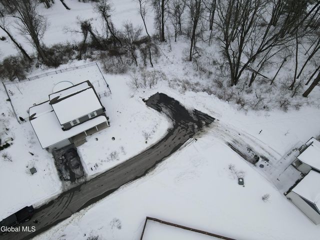 6 Feeder Bend, Glens Falls, NY 12801