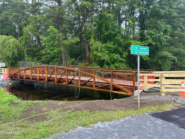 6 Feeder Bend, Glens Falls, NY 12801