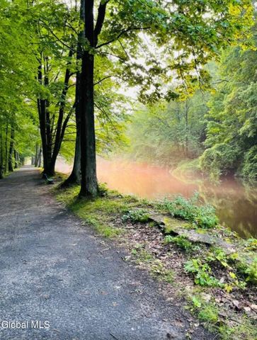 6 Feeder Bend, Glens Falls, NY 12801