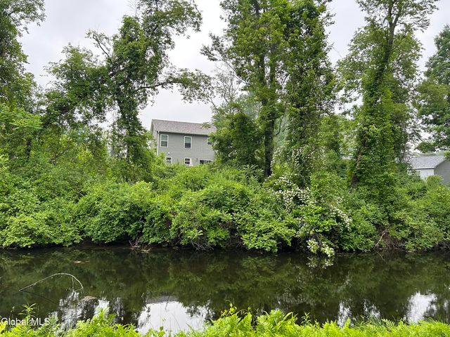 6 Feeder Bend, Glens Falls, NY 12801