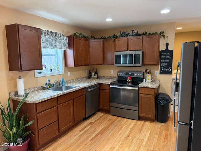 6 Feeder Bend, Glens Falls, NY 12801