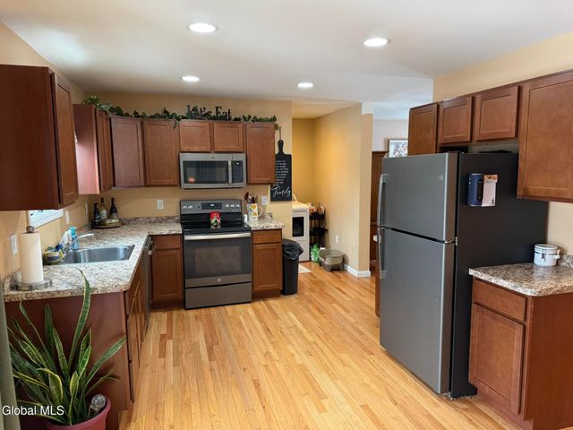 6 Feeder Bend, Glens Falls, NY 12801