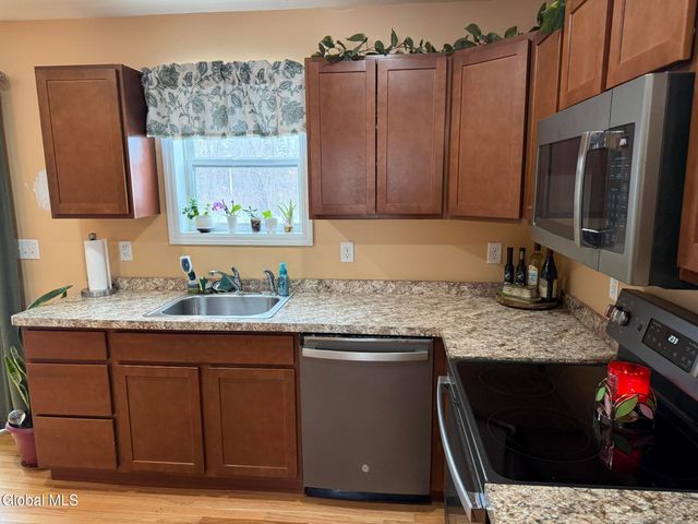 6 Feeder Bend, Glens Falls, NY 12801