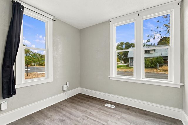 1928 E Sharp Ave, Spokane, WA 99202