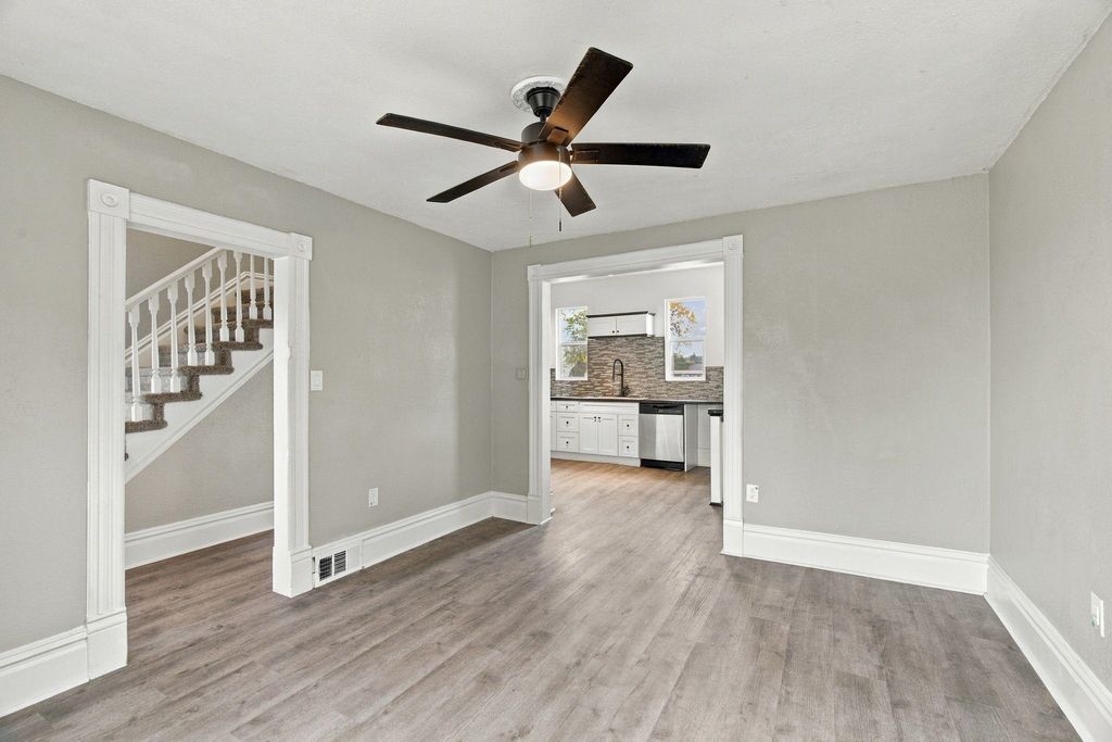 1928 E Sharp Ave, Spokane, WA 99202 photo 3