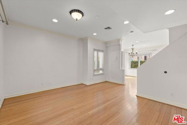 272 N Chester Avenue 105, Pasadena, CA 91106