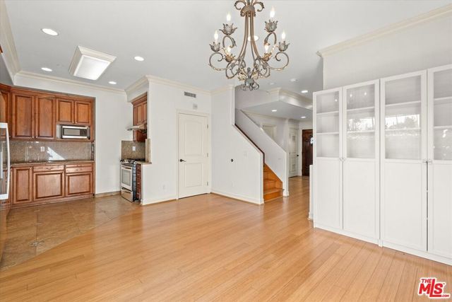 272 N Chester Avenue 105, Pasadena, CA 91106