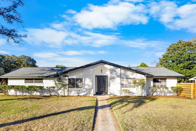 633 NE Merioneth Drive, Fort Walton Beach, FL 32547