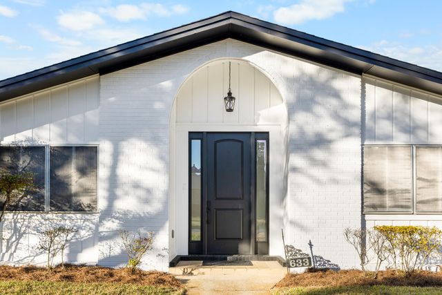 633 NE Merioneth Drive, Fort Walton Beach, FL 32547