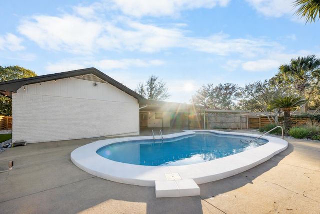 633 NE Merioneth Drive, Fort Walton Beach, FL 32547