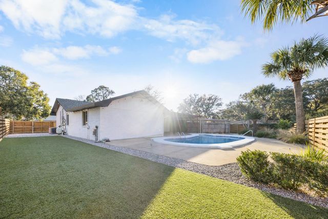 633 NE Merioneth Drive, Fort Walton Beach, FL 32547