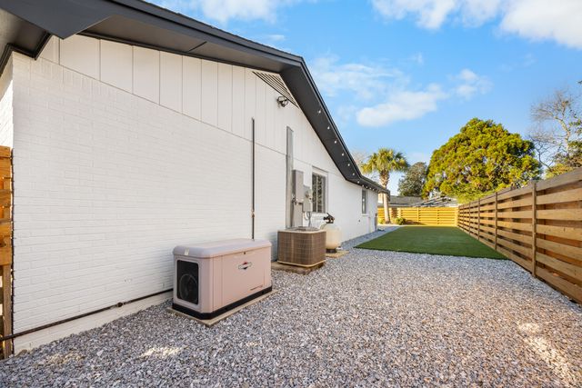 633 NE Merioneth Drive, Fort Walton Beach, FL 32547