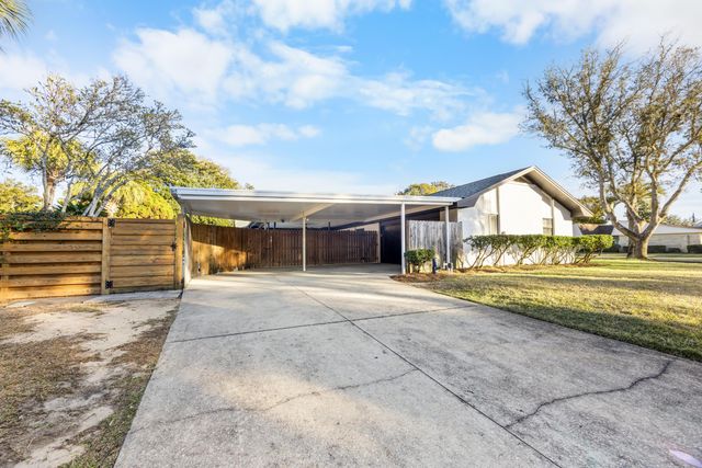 633 NE Merioneth Drive, Fort Walton Beach, FL 32547