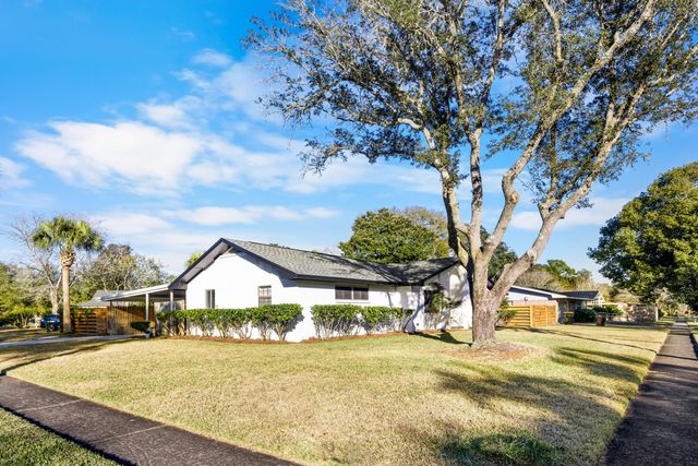 633 NE Merioneth Drive, Fort Walton Beach, FL 32547