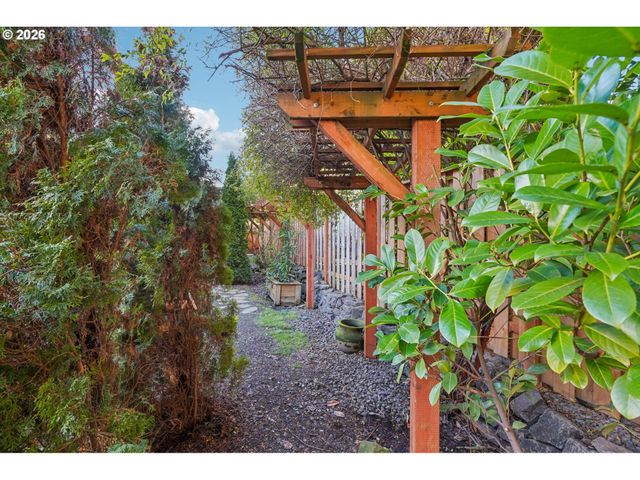 12446 Sw CANVASBACK Way, Beaverton, OR 97007