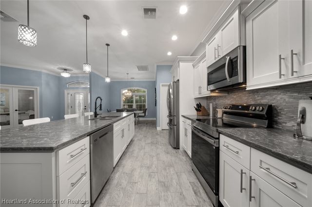 6008 Lake Regency Lane, Sebring, FL 33875